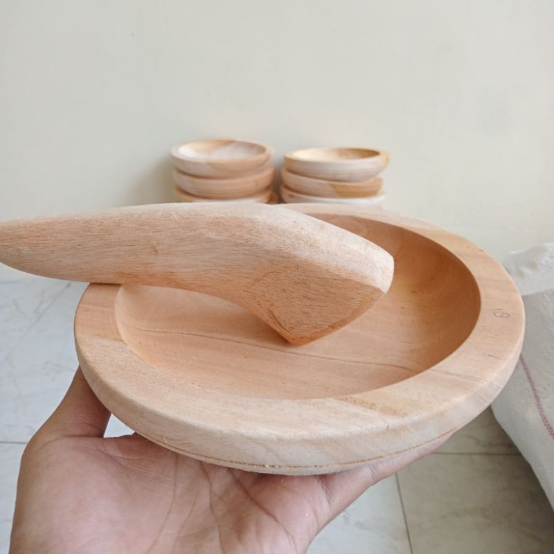 COBEK + ULEKAN KAYU MAHONI ( DIAMETER 18 CM )