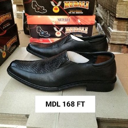 Sepatu pantofel kulit pria kantor,,sepatu kerja formal tampil lebih keren