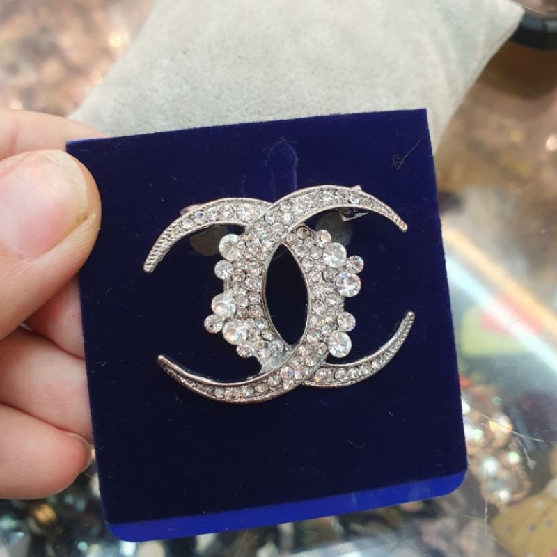 Bros CH4N3L Premium Quality  mata Kilau Branded Band cantik untuk hiasan baju di dada kualitas Import Peniti Baju Import swarovsky bros Premium fashion  Br050