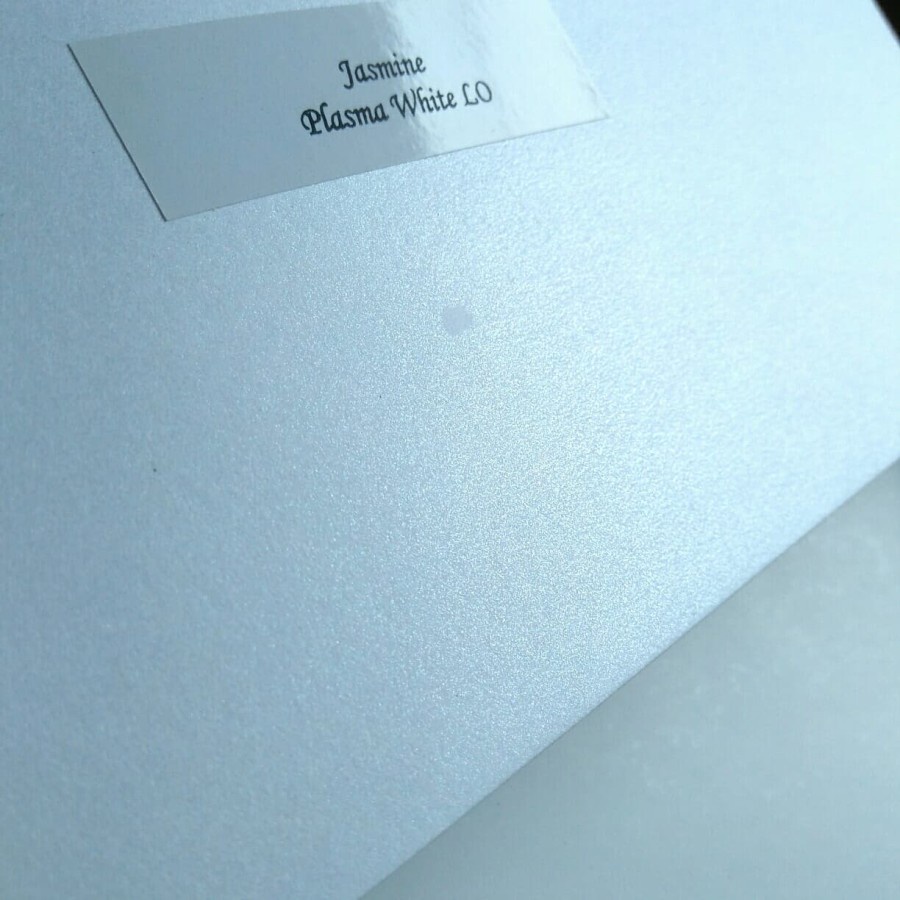 

( 50 lembar ) Kertas Undangan / Karton Jasmine Plasma White Ukuran Folio / 21.5 Cm x 33 Cm