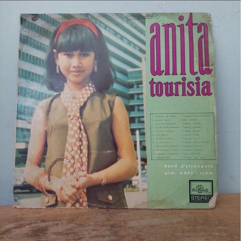 Vinyl Piringan Hitam 12 inch Anita Tourisia