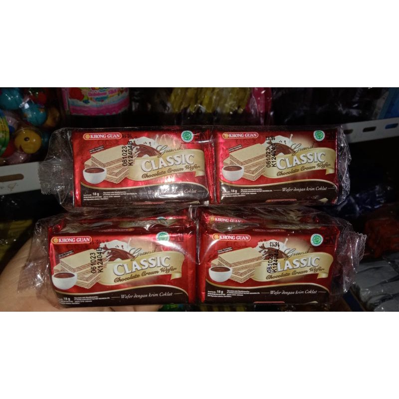 

Classic Choclate Cream Wafer 1 pack isi 10 pcs