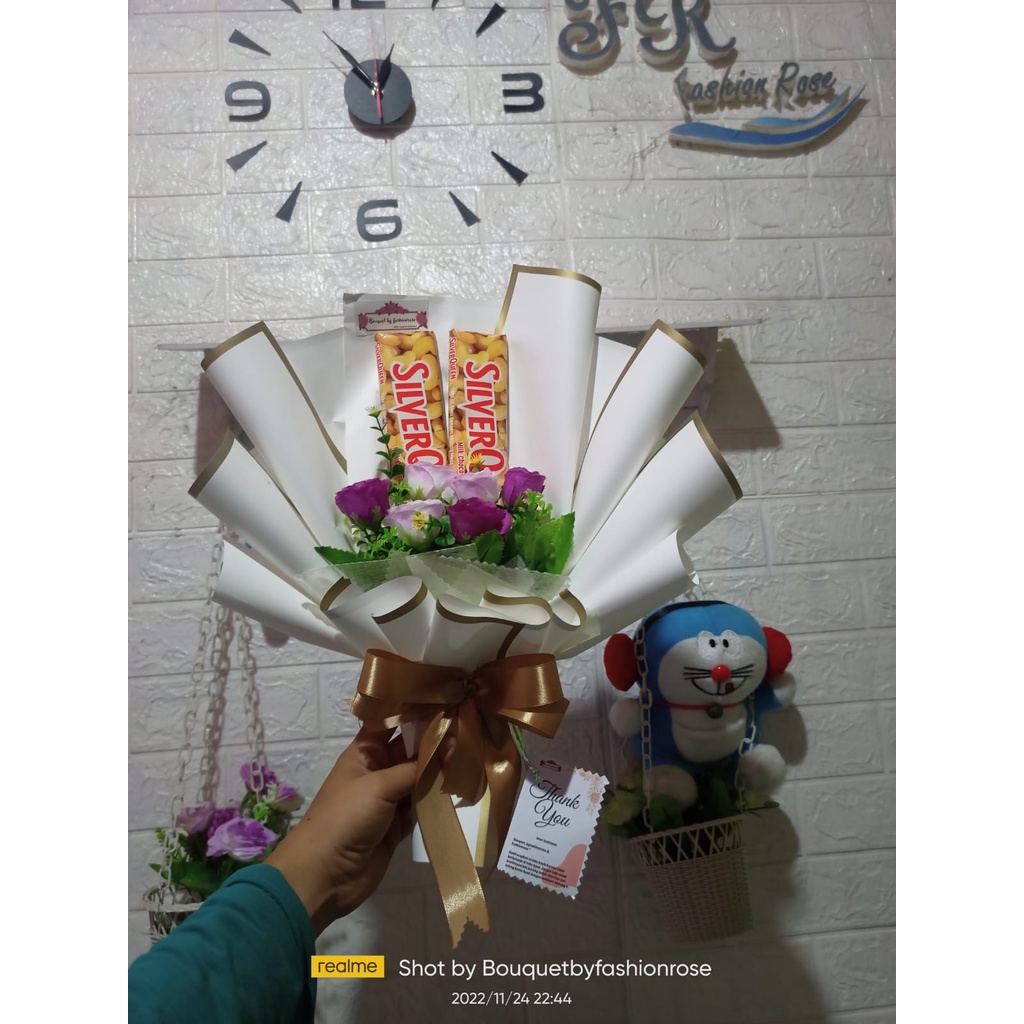 

BUCKET COKLAT SILVERQUEEN BUKET COKLAT KADO WISUDA HARI IBU HARI GURU