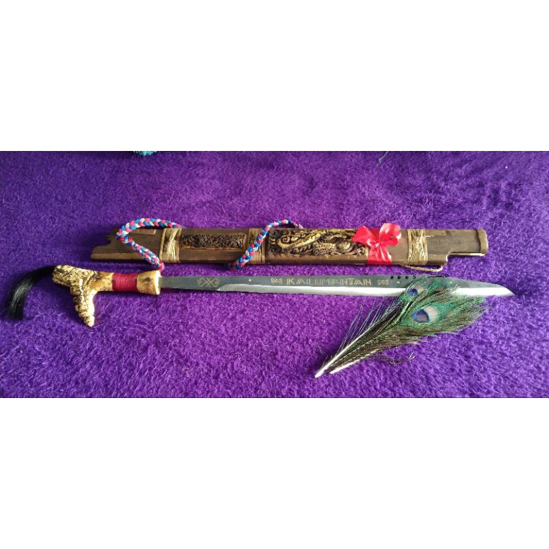 Mandau Klasik Jumbo Motif Kalimantan Dan Tameng Golok Parang Senjata Dayak Pusaka Khas Suku Dayak Mo