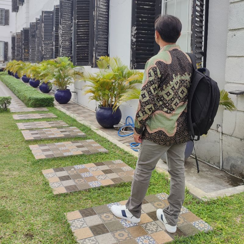 Kemeja Batik Pria Hijau Sage Green Terbaru Reguler BISA COUPLE