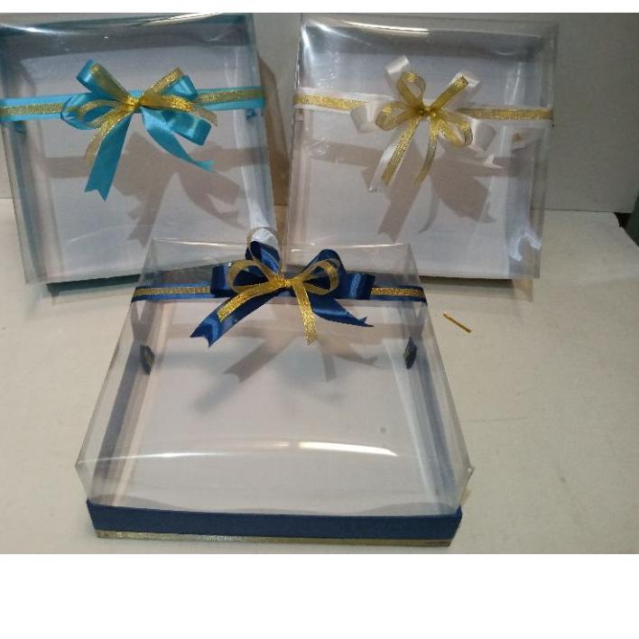 

㍻ box hantaran untuk kue ukuran 30*30*5 tinggi mika 10cm dg pita satin hias ほ