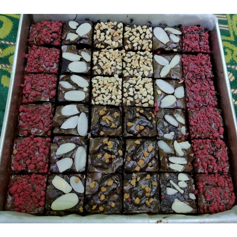 

Fudgy Brownies Shiny Crust sekat 36 ( Large )