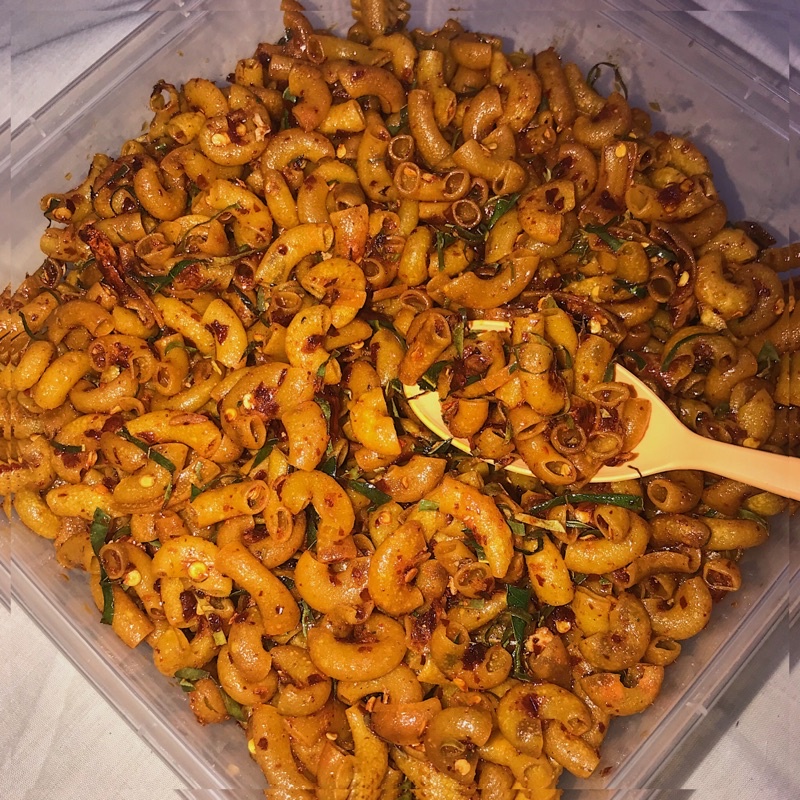 

Makaroni cikruh pedas gurih daun jeruk 250gr pedas gurih keriuk