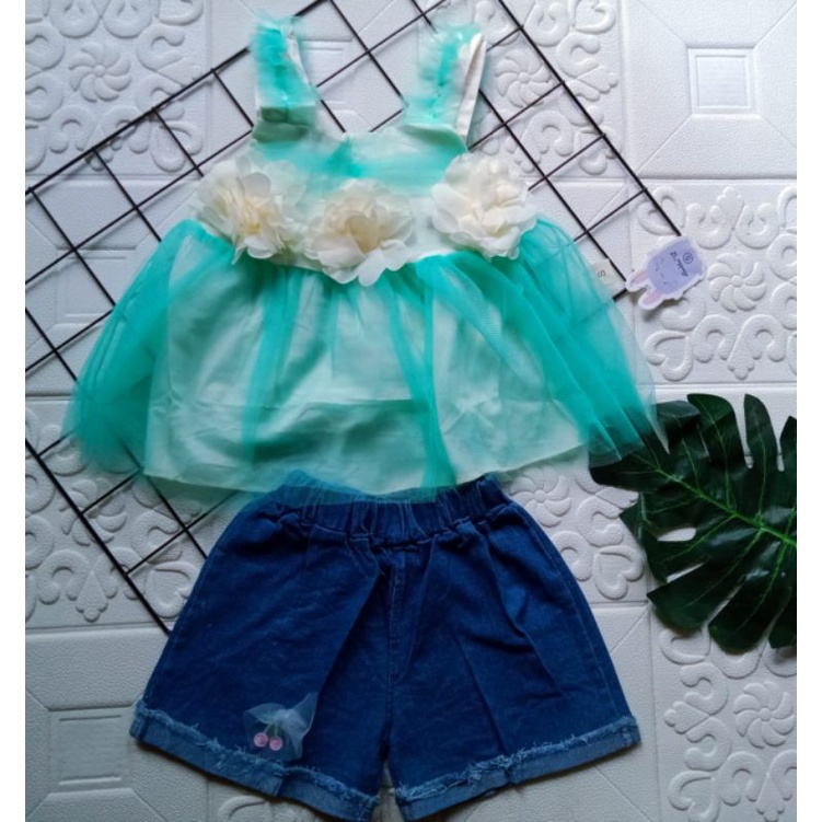 [0-4 TAHUN] BAJU SETELAN JEANS ANAK PEREMPUAN IMPORT 0-4 TAHUN HOTPANTS SETELAN BAYI DAN ANAK IMPORT BUNGA FLOWER / SETELAN CELANA JEANS PENDEK ANAK CEWEK IMPORT / SETELAN HOTPANTS JEANS KAOS ANAK IMPORT 6bln 1th 2th 3th 4th