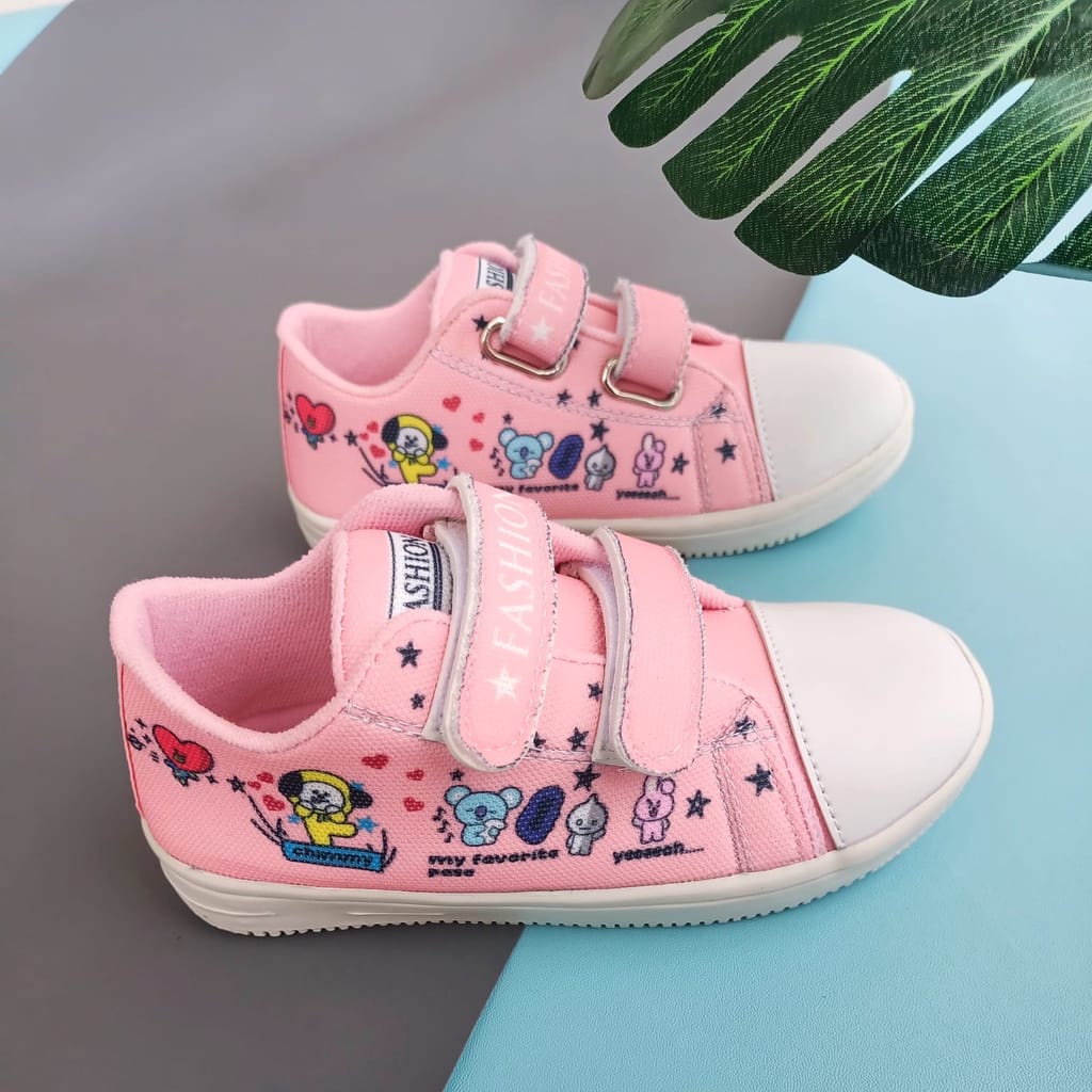 Sepatu Sneaker Anak Motif BTS Pink