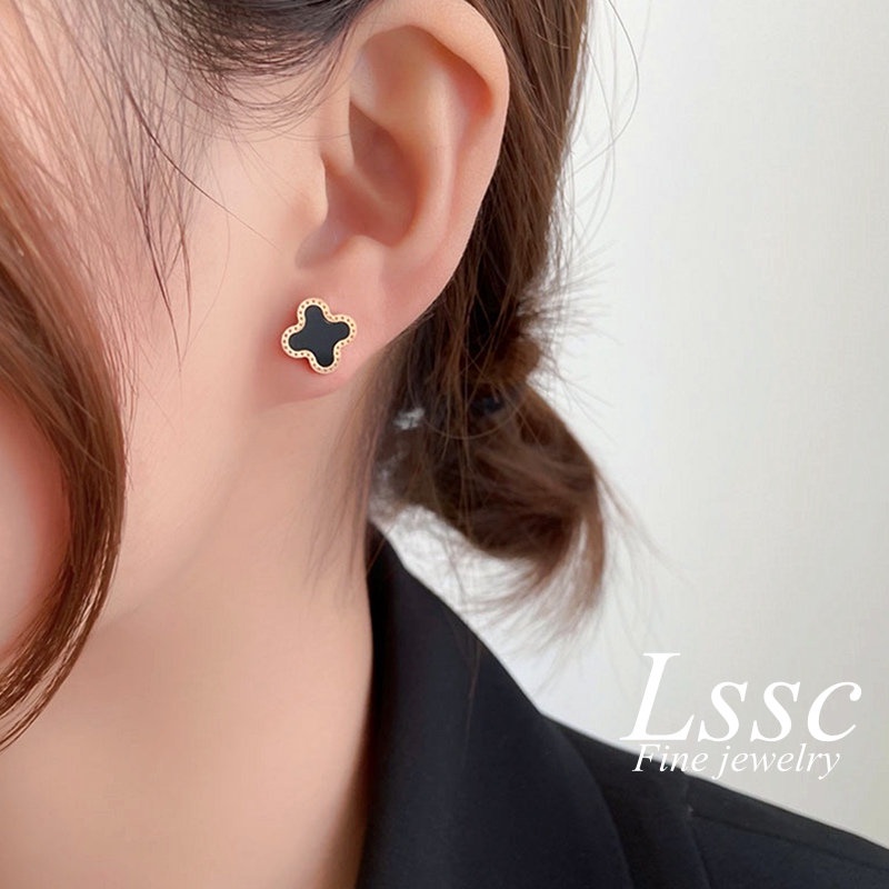 Anting Tusuk Titanium Bunga Clover Keberuntungan Anti Karat Emas 18K Perhiasan Wanita Fashion Korea