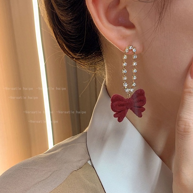 Gaya Korea Anting Pejantan Mutiara Retro Anting Simpul Busur Merah Anting Musim Gugur Musim Dingin Anting Natal