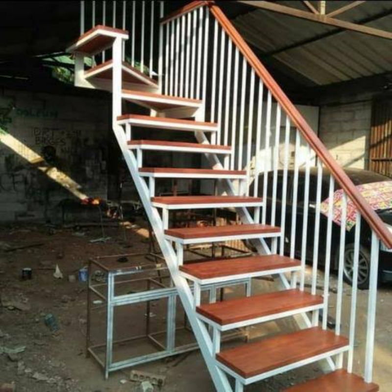 tangga besi minimalis