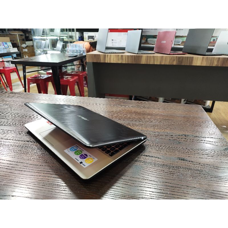 Laptop Asus X540 RAM 4GB SSD 128GB Generasi baru sangat mulus super kencang