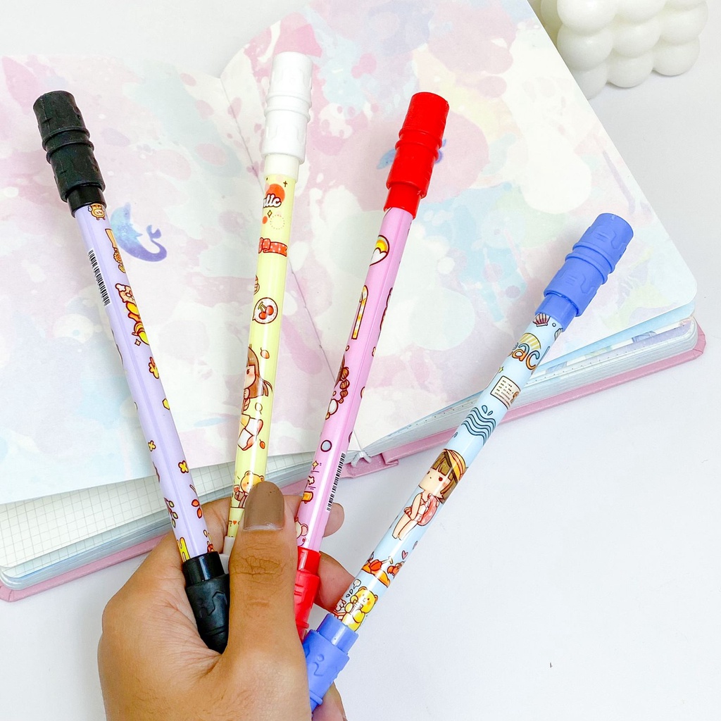 

PEN PUTAR TONGKAT CEWE / PENA PUTAR TONGKAT MAGNET SPINNER GEL TINTA HITAM MOTIF KARAKTER CEWE CUTE GIRL WARNA WARNI ALAT