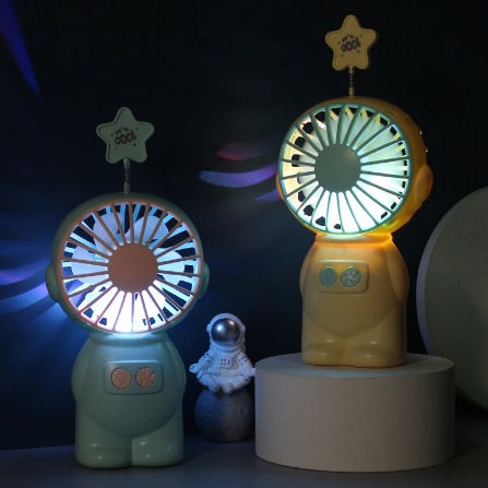 KP028 Kipas Angin Mini Portable Astronot Cute Fan Genggam LED / Mini Fan Astronout / Mini Fan