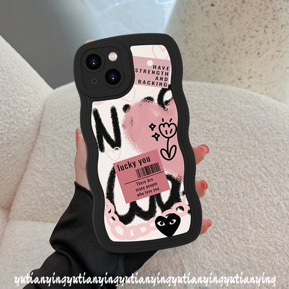 IPHONE Casing Hp Kompatibel Untuk Iphone7 8 Plus 11 12 14 13 Pro MAX XR 6 6s Plus 14plus X XS MAX SE Trendi Merek Comme des Garcons Kartun Grafiti Cinta Hati Lembut TPU Bergelombang Penutup Tepi