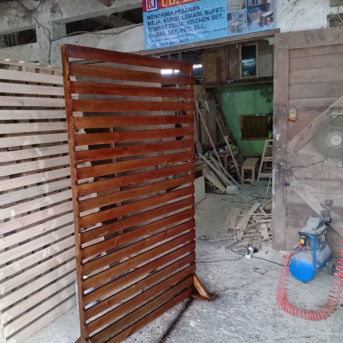 PARTISI/SEKAT RUANGAN KAYU JATI BELANDA