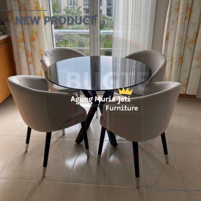 Meja Makan Besi Lingkaran Kaca Hitam 4 Kursi