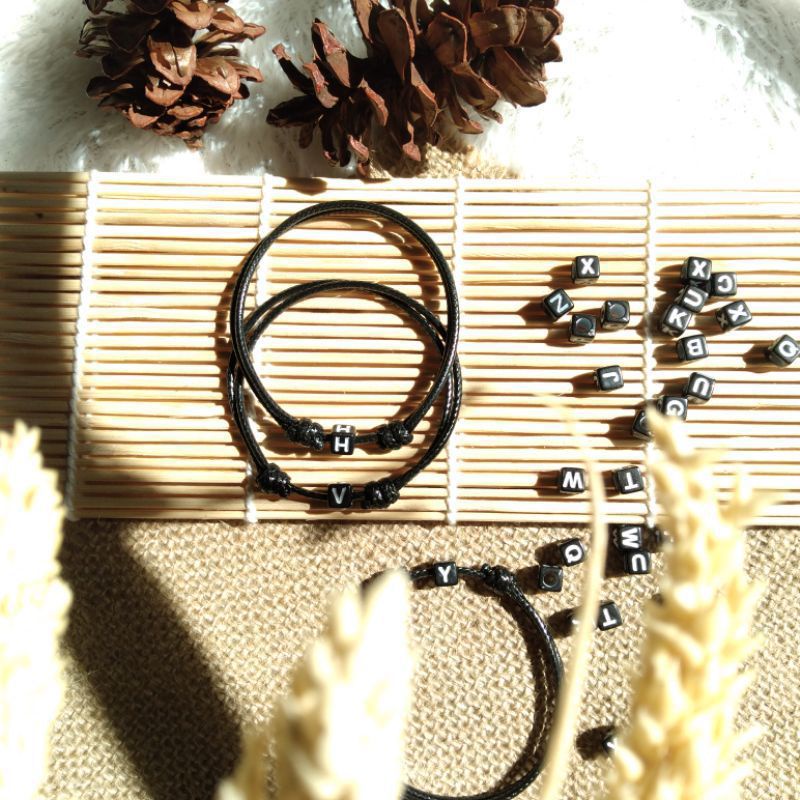 GELANG INISIAL HURUF KOREA HITAM DADU SINGLE SLIDE - BEPINK JURAGAN