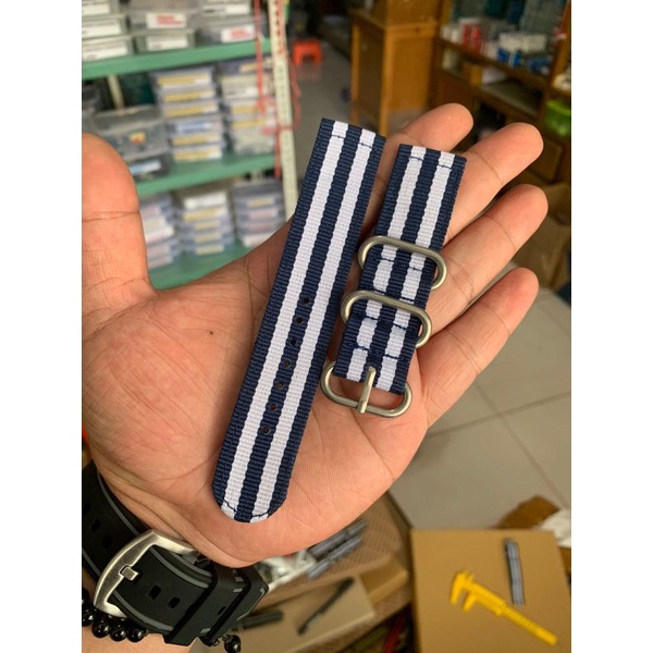 Strap Tali Jam Tangan Nato kanvas biru List putih 22MM