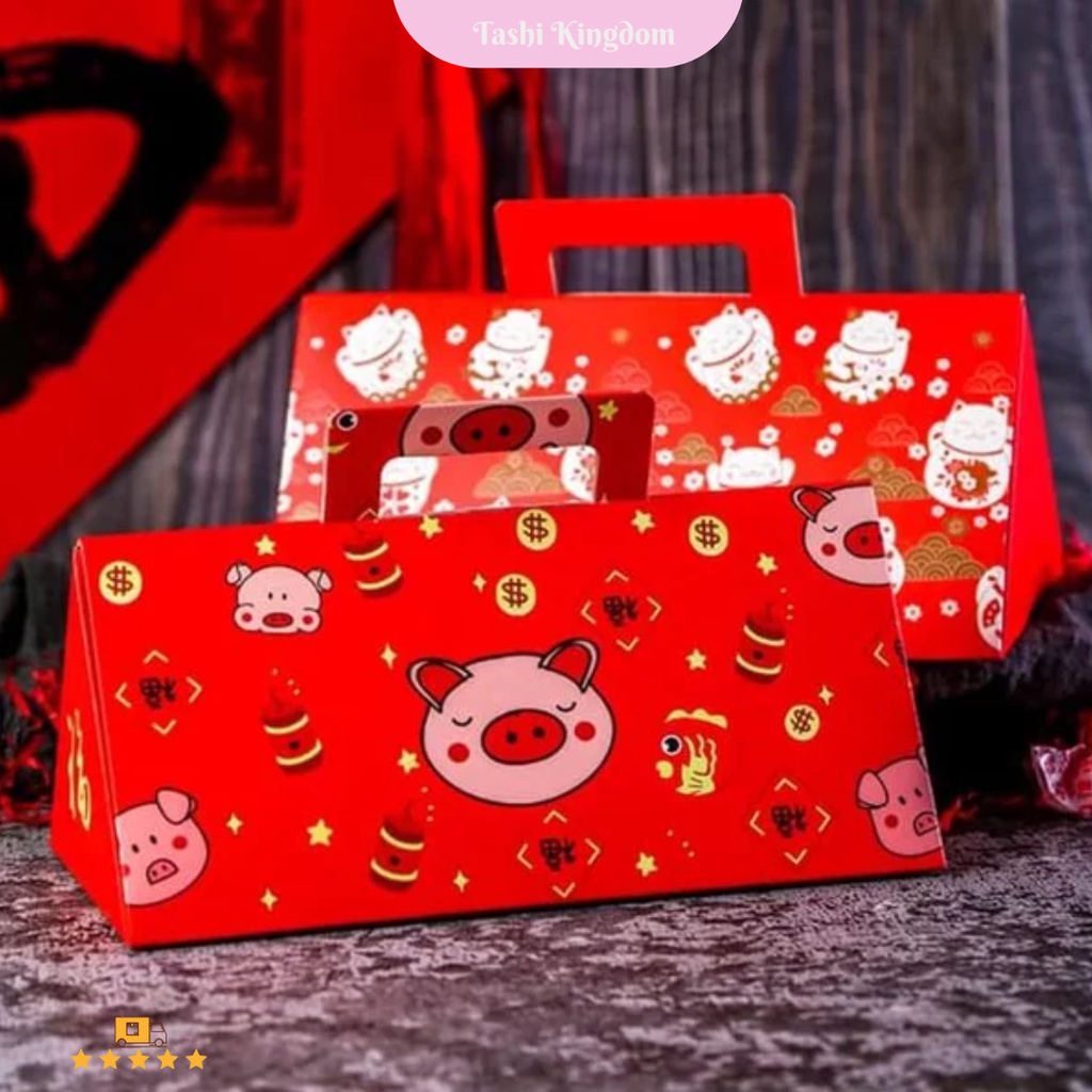 

KOTAK GG KADO IMLEK , KOTAK KUE LUCKY CAT , BOX GAGANG SEGITIGA KUCING HOKI , KOTAK HAMPERS IMLEK