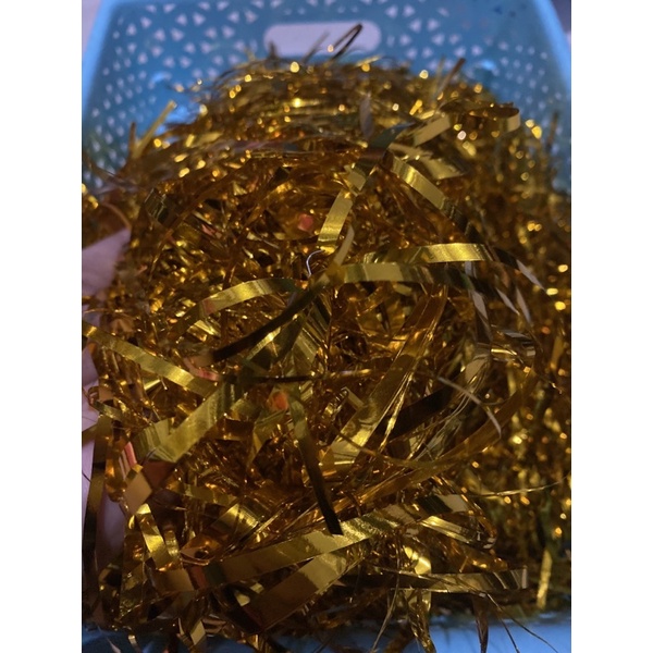 

Isi hampers /Rumput parsel metalik (50 gram)