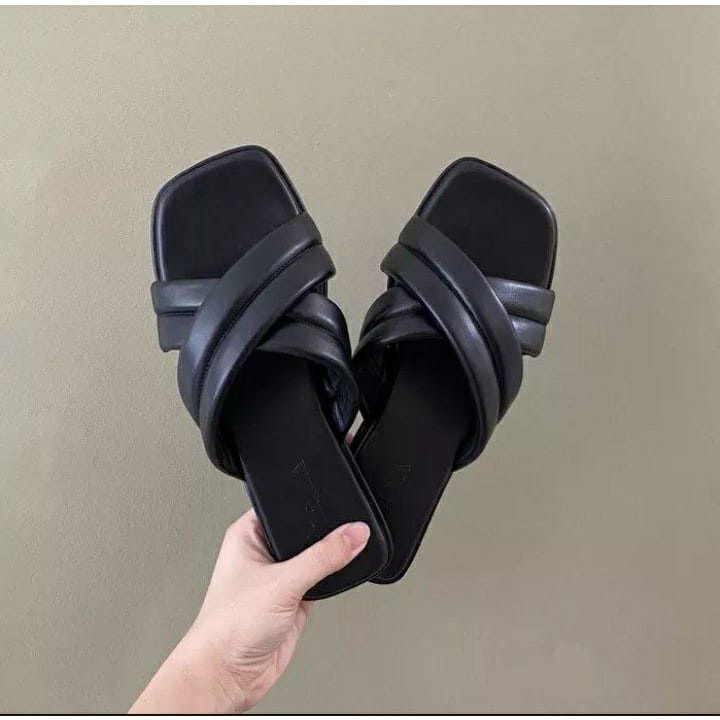 Invincoble Sandal Sendal Slop Puffy Wanita