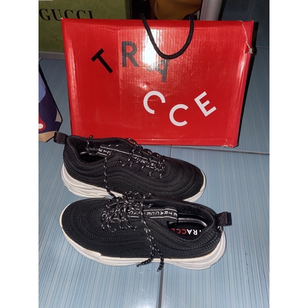 SEPATU TRACCE SIZE 36