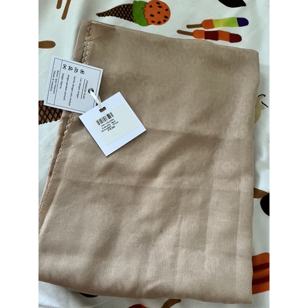NWT BUTTONSCARVES TAPIS EMBOSSED WHEAT