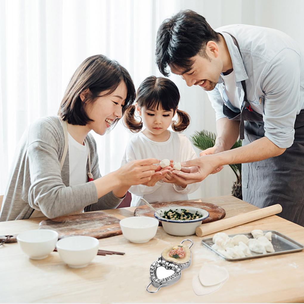 Dumpling Maker Dough Slicer Cetakan Stainless Steel Gadget Portabel Berbentuk Hati Dumplings Mold Chinese Food Dapur Rumah