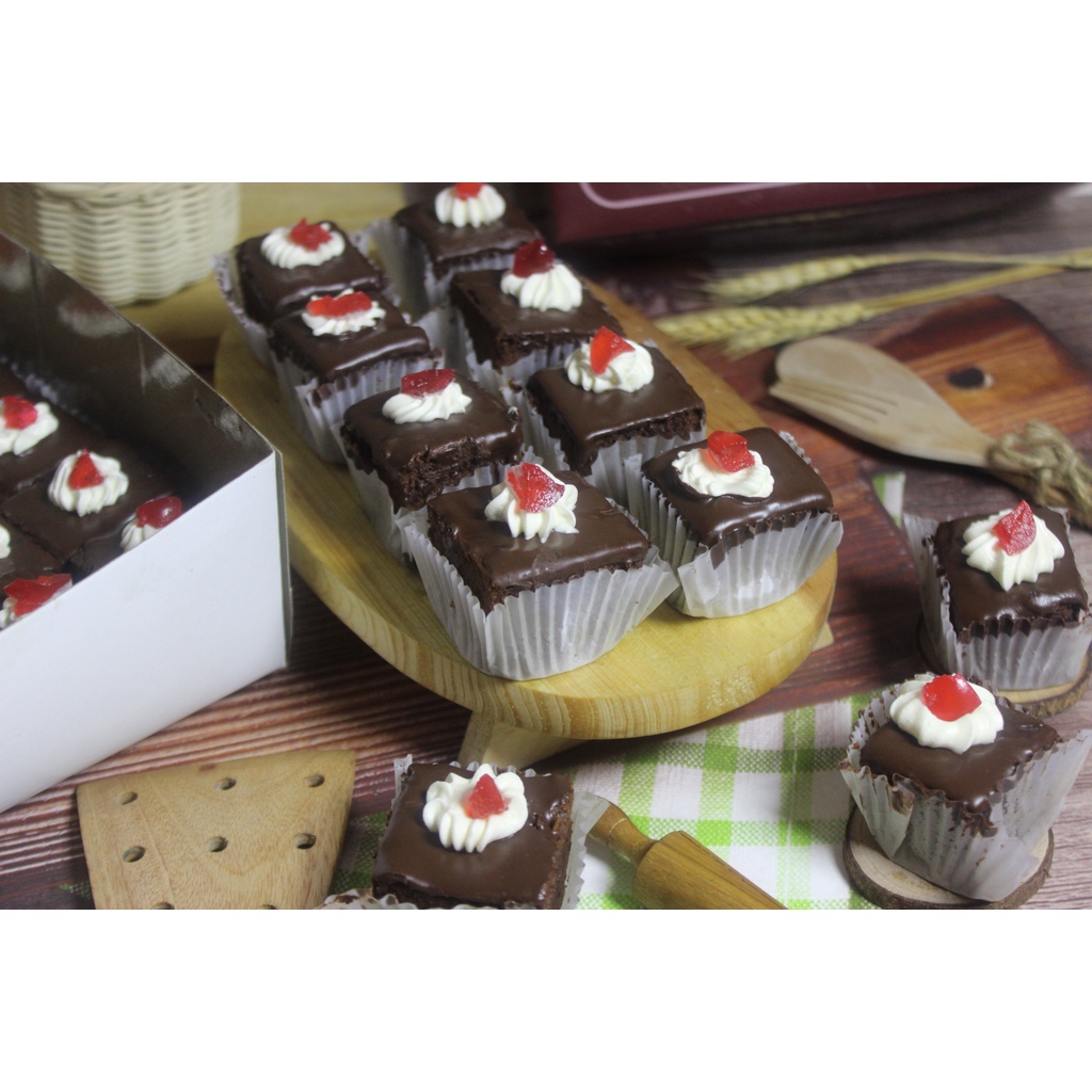

Kue Cokelat Potongan | Cokelat Siram Potong isi 25