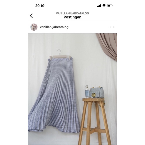 signature monogram series vanilla hijab