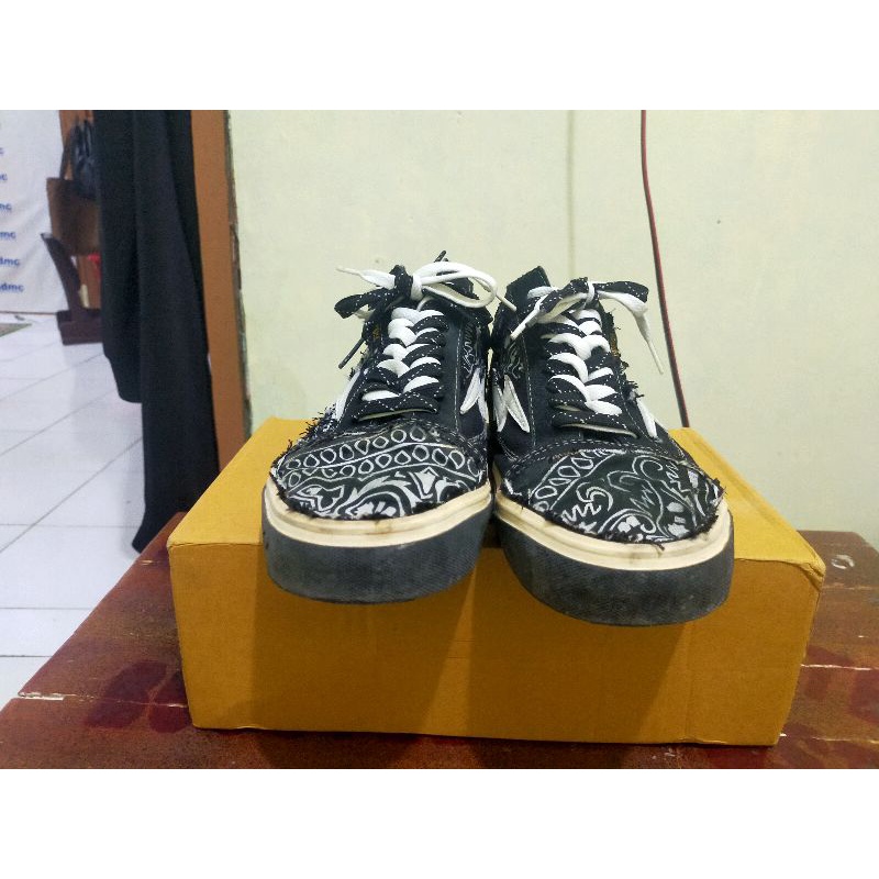 word division X isser tearing eye