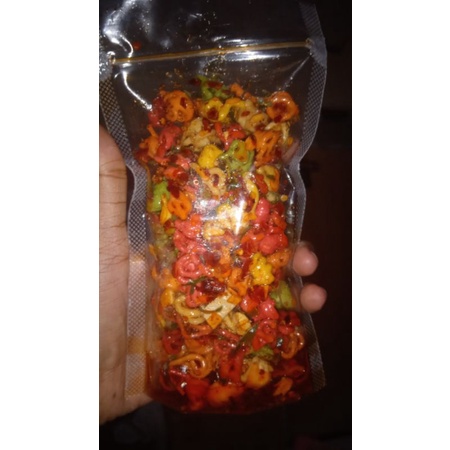 

kerupuk gelung pedas daun jeruk