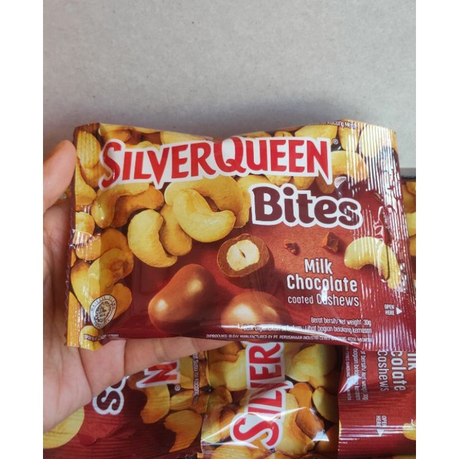 

agen distributor makanan ringan cokelat silver queen bites milk chocolate coated cashews 30gr murah