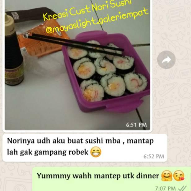 

[KODE PRODUK E0COH10069] Paket sushi nori 20 lembar + 1bambu makisu penggulung bambu sushi dry seaweed manjun takokaya halal