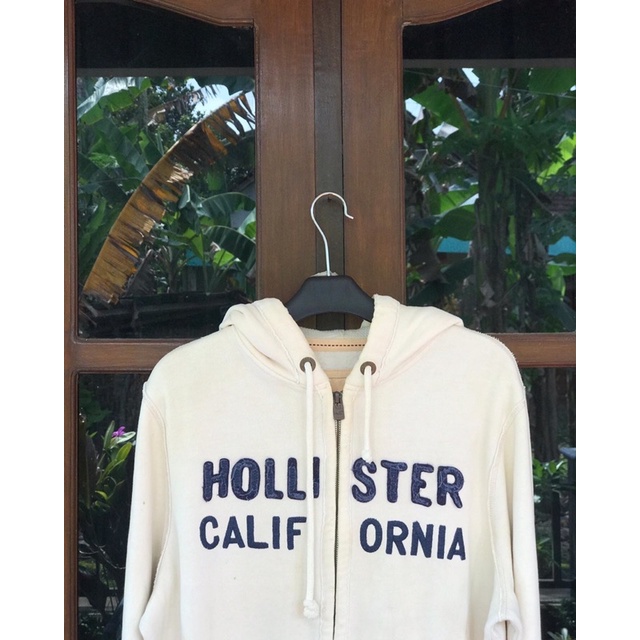 zh hollister second