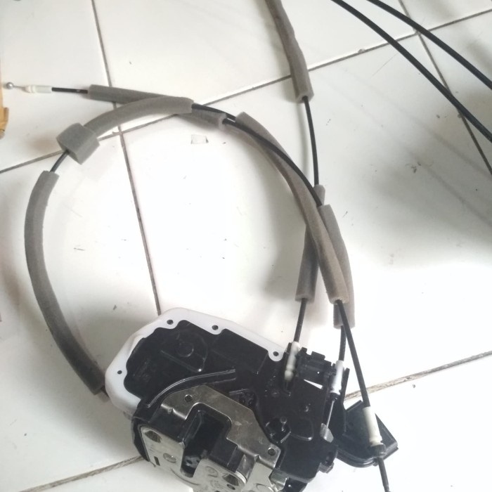 ><><><] doorlock actuator livina belakang kanan
