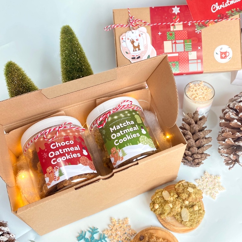 

Hampers Natal / Hampers Christmas Oatmeal Cookies + Gratis Lampu Natal Dan Christmas Card 2 Jar