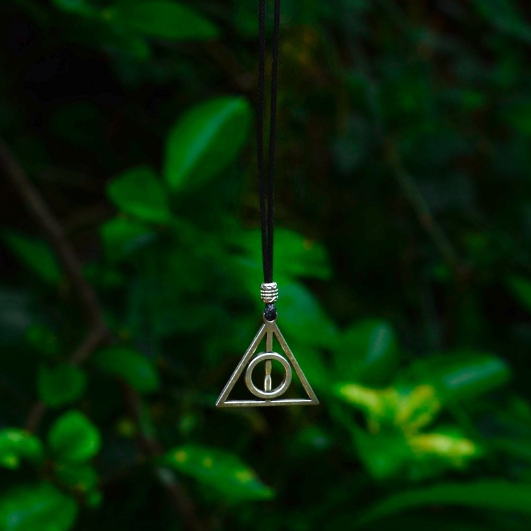 Kalung Pria Wanita Segitiga Silver Tali Korea Hitam