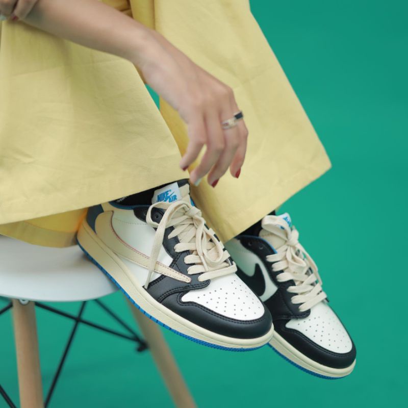 AIR JORDAN 1 LOW FRAGMENT X TRAVIS SCOTT BNIB