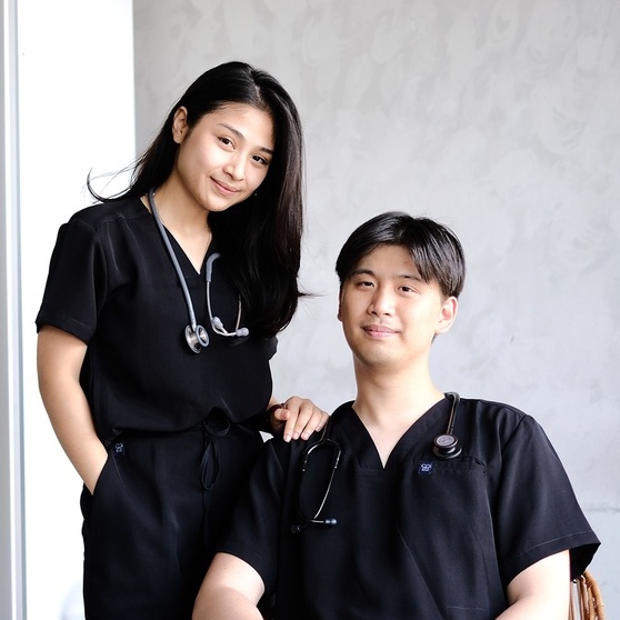 Baju Jaga V NECK SS - BLACK Scrubs Theatre Blues First Line Pendek