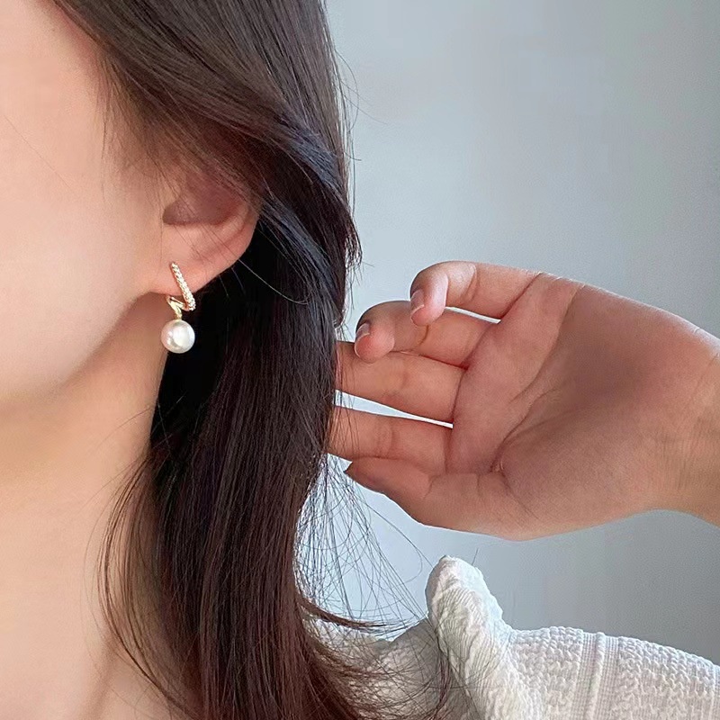 Korea Mewah Tidak Teratur Mutiara Anting INS Gaya S925 Perak Jarum Anting Wanita