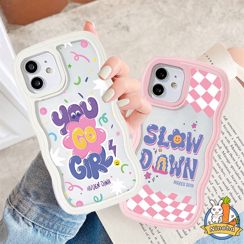 IPHONE Casing Kompatibel Untuk Iphone14 13 12 11 Pro Max X Xr Xs Max8 7 6 6s Plus Kreatif Premium Pink Kotak-Kotak Pola Kata Bingkai Bergelombang Casing Ponsel Silikon Bening Soft Case Cover Pelindung