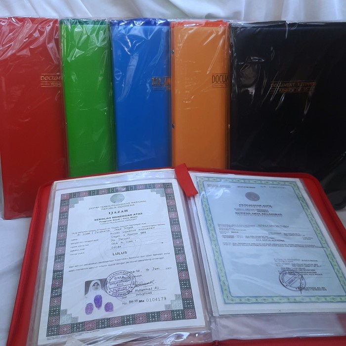 

FREE ONGKIR Isi 60 lembar Dokumen Keeper/Map Dokumen/Map ijazah resleting Code 1095