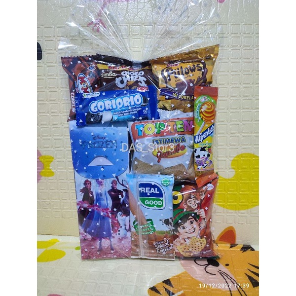

PAKET SNACK ULANG TAHUN PLUS SOUVENIR TEMPAT PENSIL RAKIT TERMURAH JAKSEL..