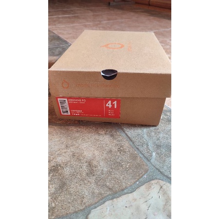 Sepatu Bola dan Sepatu Futsal