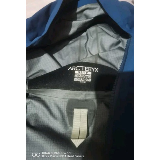 jaket gunung arcteryx alpha sv