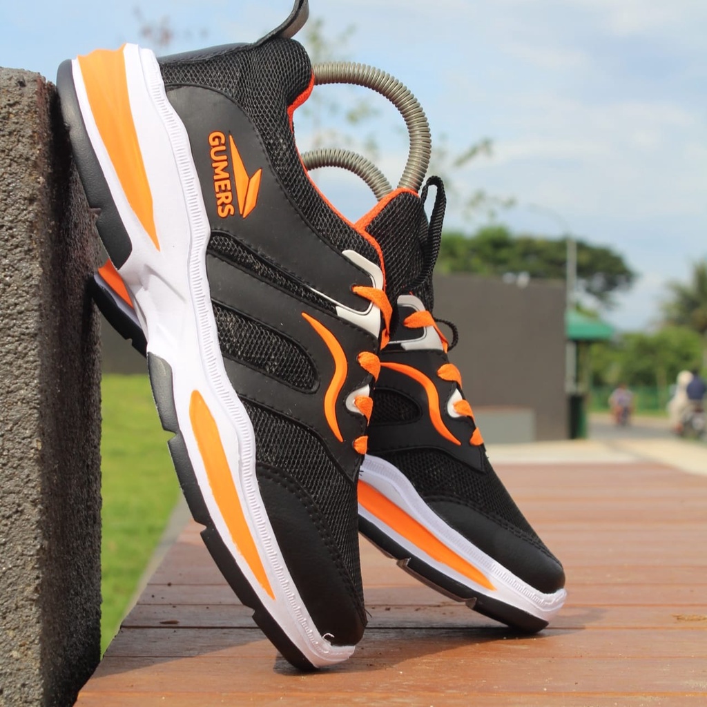 Sneakers Gumers black orange,Sepatu Pria dan Wanita, sepatu sport, sepatu santai, sepatu olahraga, sepatu kerja, sepatu sekolah, sepatu hitam polos, sepatu enteng. sepatu terbaru, sepatu terlaris, sepatu lari, sepatu senam, sepatu jogging, sepatu running